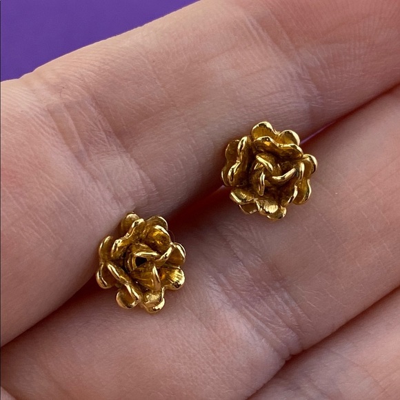 💛 Vintage Gold Plated Rose Stud Earrings - Picture 2 of 4